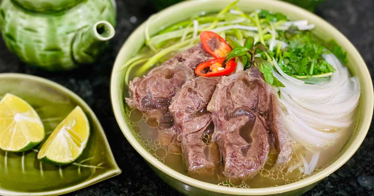 Bí Quyết Nấu Phở Bò Gia Truyền