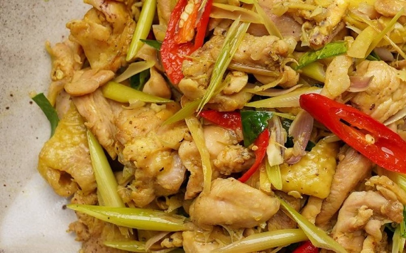 Gà xào sả ớt